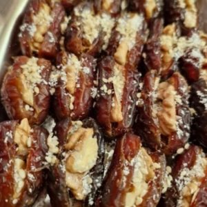 خرمای پیارم همراه با مغز گردو
